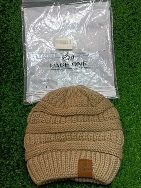 Cozy Page One Cable Knit Beanie Hat - Stylish Camel Shade